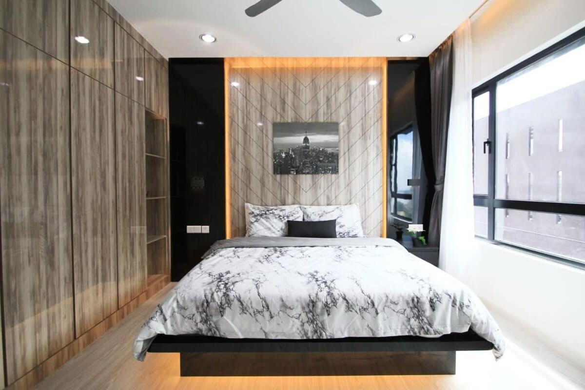 A Stylish High-Floor 2Br Suasana Suites Views Johor Bahru Exterior foto